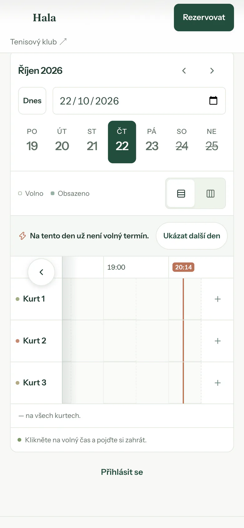 The same booking calendar on a phone screen, in Czech.